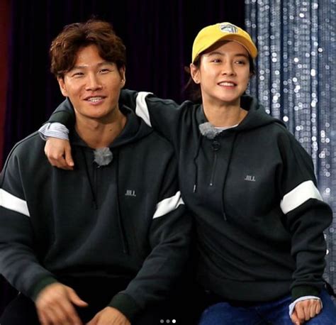 I mean, it feels random and there's no evidence? PD of "Running Man" says Kim Jong Kook and Song Ji Hyo ...