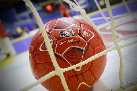 Ninh explains the rules of handball. European Handball Federation - Photographs