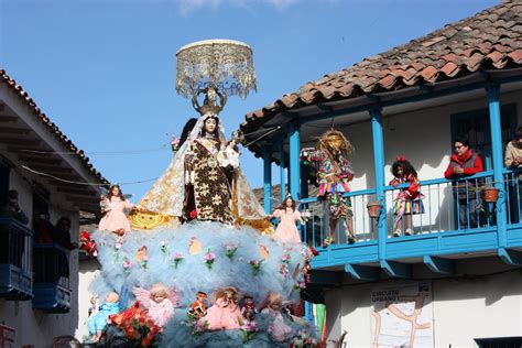 Estas celebraciones, que se remontan al siglo xvii cuando la corona española envió la imagen de la virgen del carmen a paucartambo, se realiza con música, procesiones y danzas con máscaras y. File:Virgen del Carmen - Paucartambo Peru.jpg - Wikimedia ...