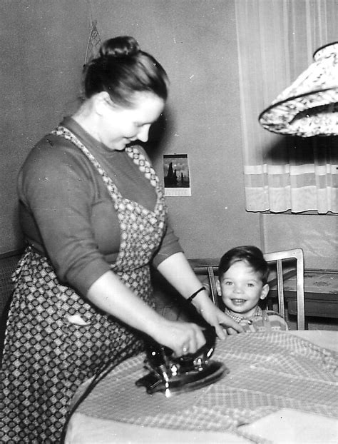 Hausfrau haven put my fears to rest. Hausfrau 1957 Foto & Bild | alte fotos, alte berufe ...