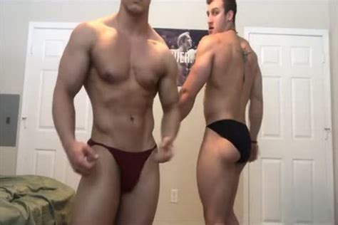 Straight muscle hunk jerks off on amateur cam. bodybuilder - Gay SuperMan