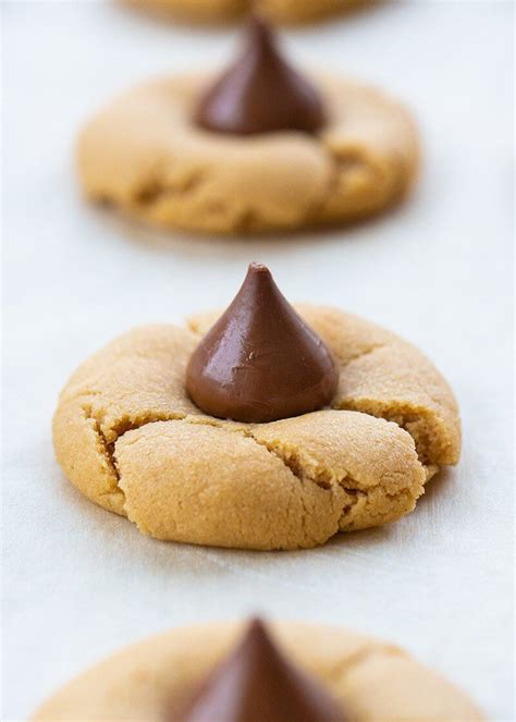 Includes 3 cookie mixes and 12 ounces of chocolate kisses. Hershey Kiss Gingerbread Cookies - Hershey Kiss ...