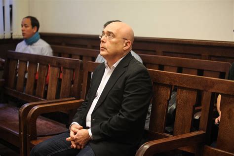 Megbízott főszerkesztő irányítja a népszabadságot. Velvet - Helyszínelő - Felfüggesztettet kapott balesete ...