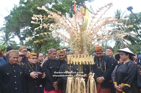 The largest among the 13 states, with an area almost equal to that of peninsular malaysia, sarawak is located in northwest borneo island, and is bordered by the malaysian state of sabah to the northeast, kalimantan (the indonesian portion of borneo) to the south, and brunei in the north. Central Sarawak revisited | Borneo Post Online