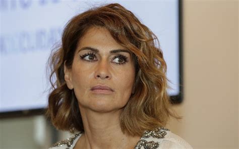 Liliana campos (born 27 april 1971) is a portuguese television presenter and fashion model. Liliana Campos lavada em lágrimas com história de vida - A ...