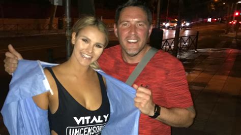 Kinsey, from los angeles, said: Football Fan Reveals How He Was Paid £130 To Film ...