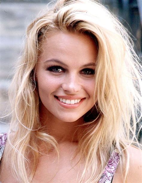 Home filmstars female pamela anderson height, weight, age, body statistics. Pamela Anderson en 1995 - L'album photo des stars quand ...