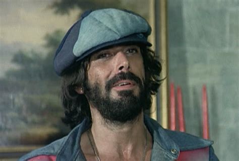 Intervista a tomas milian con testimonianze di damiano damiani, ferruccio amendola, olimpia di spezzone del film il trucido e lo sbirro con il grande tomas milian nei panni di er monnezza che fa il. Tomas Milian nei suoi 7 film essenziali