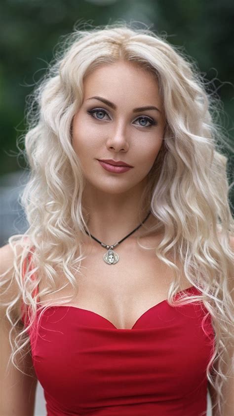 Brandon is a name that was very common when us millennials were growing up. Red dress, blue eyes, blonde, girl model, 720x1280 ...