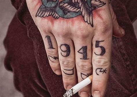 Small tattoo ideas positivefox.com #smalltattoos #cutetattoos. 50 fotos de tatuagens nas mãos | Tatuagem na mão, Tatuagem no dedo e Tatuagem na mão masculino