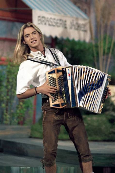 Er hat seine blonde fönfrisur gegen einen dunkleren, flotteren haarschnitt eingetauscht und trägt jetzt dreitagebart. Helene Fischer und Florian Silbereisen früher und heute ...