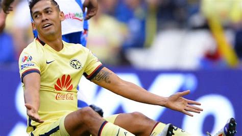 Andrés «rifle» andrade a joué avec les águilas del américa, jaguares, león et portait également la veste atlas rouge et noire. Andrés 'Rifle' Andrade sufrió quemaduras por manipular ...