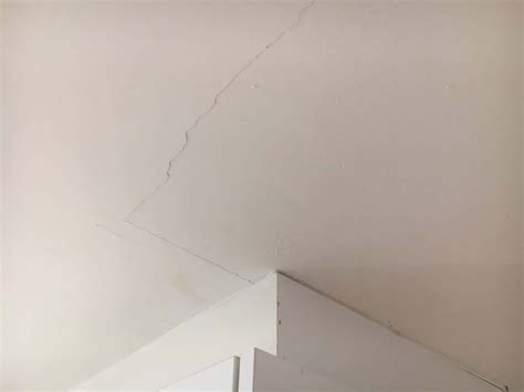 Repairing cracks in drywall is easy with these detailed instructions and helpful tips. YOU'VE GOT WALL CRACKS - WHAT CAN YOU DO ABOUT THEM ...