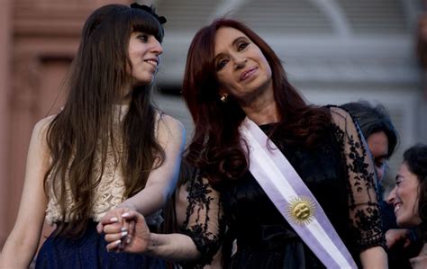 Cristina fernández de kirchner — appelée cristina fernández dans les pays hispanophones, ou parfois cristina kirchner —, née cristina elisabet fernández le 19 février 1953 à la plata, est une femme d'état argentine. Now against my daughter, Florencia Kirchner | Cristina ...