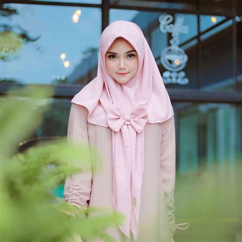 Die arbeitsbescheinigung ist grundsätzlich der . Janda Muslimah Banten Siap Nikah | Wanita, Jilbab cantik