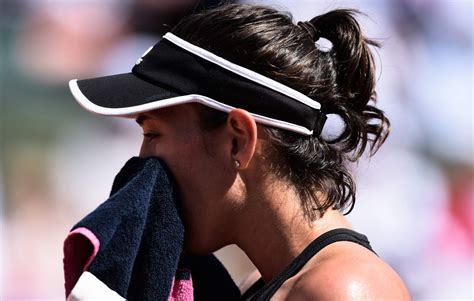 Fransa açık'ta şampiyonluğa ulaşarak kariyerinin ilk grand slam şampiyonluğunu elde eden garbine muguruza, zaferin ardından gazetecilerin karşısına çıktı. GARBINE MUGURUZA at French Open Tennis Tournament in Paris ...