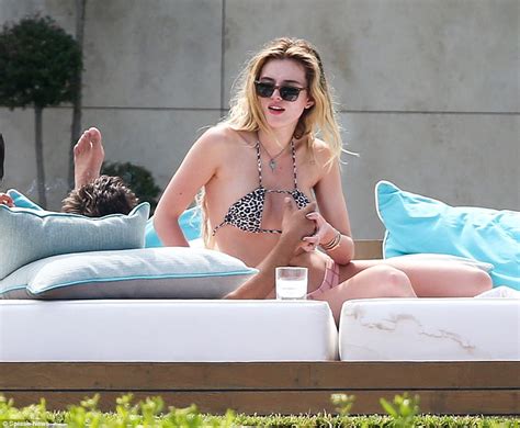 Bella thorne and scott disick(source: Bikini-clad Bella Thorne lays over shirtless Scott Disick ...