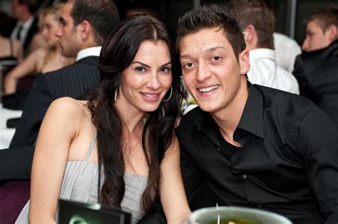 Sie ist eine jüngere schwester von sängerin sarah connor (40). Die Frau von Bushido: Die Männer der Anna-Maria Ferchichi ...