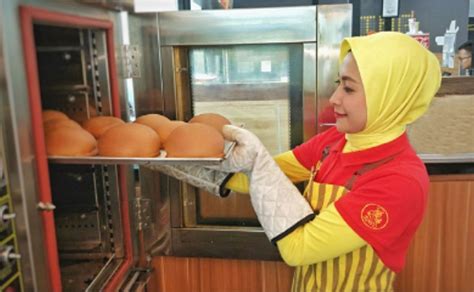 Klasaman kota sorong papua barat pos. Lowongan Kerja Baker dan Kasir Roti'O Penempatan Cabang Rangkasbitung & Serang - Info Loker Serang