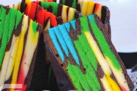 Resepi kek lapis pelangi kuih tradisional yang sangat meriah warnanya dan sangat sedap dimakan bersama keluarga tersayang. RESEPI KEK LAPIS ARORA | RINGKAS TAPI SEDAP