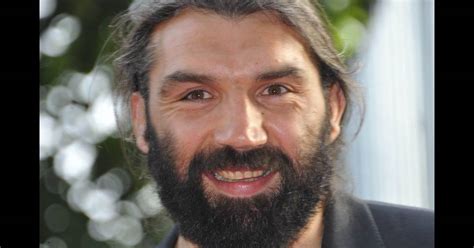 Modifier frédéric michalak , né le 16 octobre 1982 à toulouse , est un joueur de rugby à xv français évoluant au poste de demi d'ouverture. Sébastien Chabal : Le célèbre barbu plante la tente et se ...