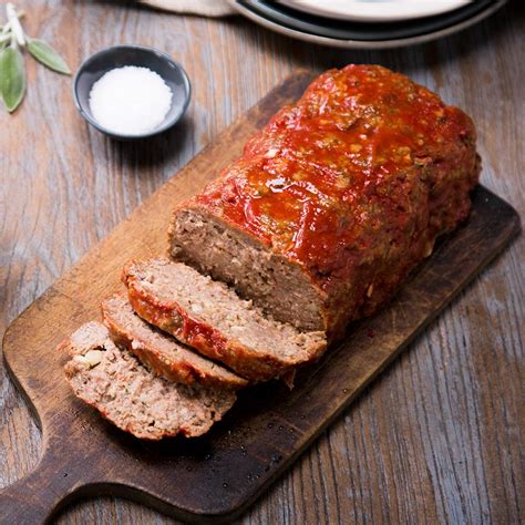 Momma's meatloaf is a classic meatloaf that has the best flavor ever! How Long To Cook A Meatloaf At 400 / Classic Meatloaf ...