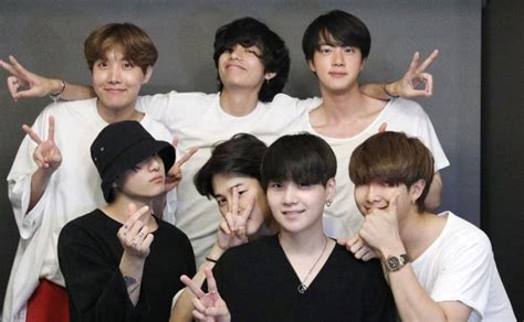 Bts es una banda surcoreana formada en el año 2013, esta se encuentra constituida por 7 integrantes jóvenes, todos ellos poseen su el grupo bts, como lo mencionamos anteriormente, está conformado por 7 jóvenes, todos ellos provenientes de diferentes ciudades de. BTS te enseña sobre la historia de Corea del Sur