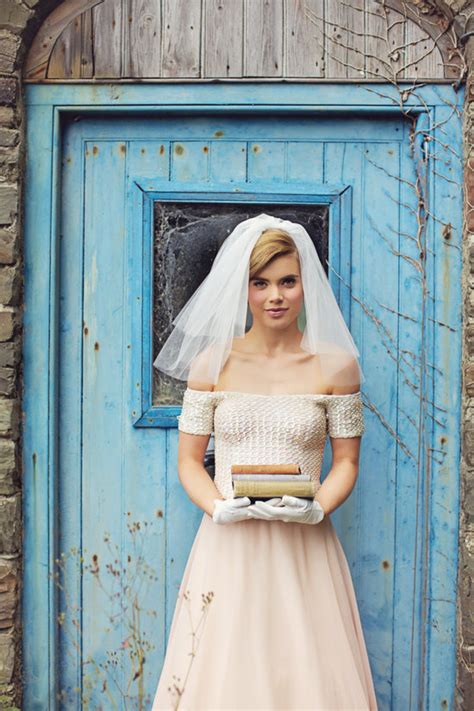 Meghan markle wore a givenchy wedding dress for the royal wedding. 1950s vintage wedding dress Audrey Hepburn inspired
