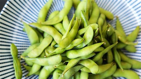 La de atrás no es al rabush, es mi amiga carlotta, de alemania. Como fazer edamame (soja verde na vagem) | Vagem ...