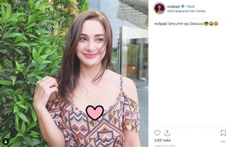 Nora alexandra kedapatan tengah mengarsipkan foto sang suami, jerinx, ia kemudian memberikan penjelasan terkait adanya kabar perceraian. Dikabarkan Dekat dengan Jerinx, Intip 5 Gaya Liburan Nora ...