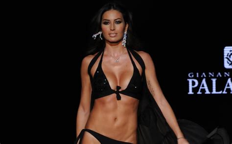 «ci sono delle cose che tornano indietro», signorini non riesce a farle cambiare idea. Elisabetta Gregoraci, le foto in costume