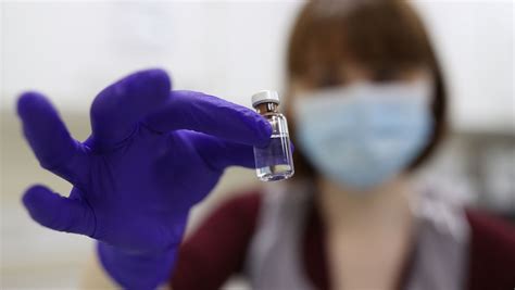 Mehr als 9 millionen menschen wurde bereits die erste dosis verabreicht. Coronavirus: Großbritannien beginnt mit Corona-Impfungen ...