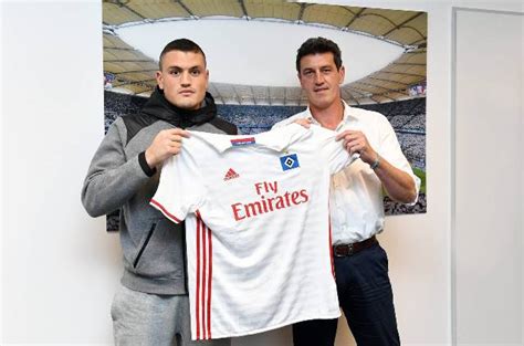May 26, 2021 · im netz ist das heimtrikot von manchester city für die kommende spielzeit 2021/22 aufgetaucht. Perfekt! HSV leiht Papadopoulos aus