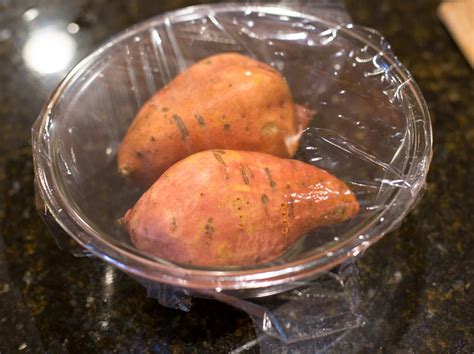 Quicker cook time and individual serving size. Baked Potatoe In Ziploc / Cheesy Crock Pot Potatoes | An Easy Potato Side Dish ... / As with all ...