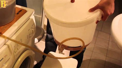 La birra è tutta una questione di chimica e fermentazione, con il giusto kit e manuale di istruzioni chiunque può iniziare a produrre la propria birra!. La tua Prima Birra fatta in Casa 9: Densità finale e ...