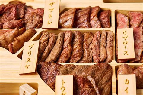 Fino a circa 150 dal momento in cui si é cominciato a considerare i manzi di wagyu come „fornitori di carne, gli allevatori. Questo bento di carne giapponese pregiata costa 2.500 euro | Darlin Magazine