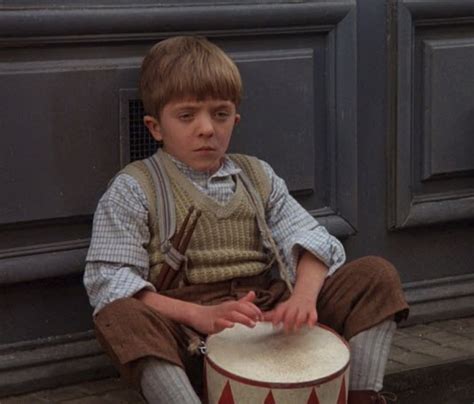 Oskar matzerath, son of a local dealer, is a most unusual boy. Movie Review: The Tin Drum (1979) | Norbert Haupt