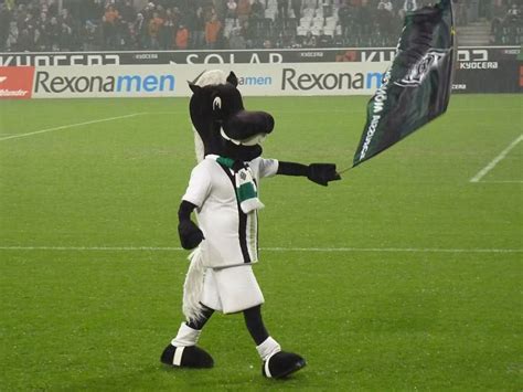 At hogtown mascots, we design and build custom mascots for schools, businesses, brands, charities, events and more in the us, canada, europe, asia, australia, and anywhere else in. Las mascotas de la Bundesliga - foto 14 - MARCA.com