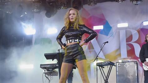 Zara maria larsson (pronounced ²sɑːra ma²riː.a ˈlɑːʂɔn; ZARA LARSSON - NEVER GONNA DIE - LIVE - Gröna Lund ...