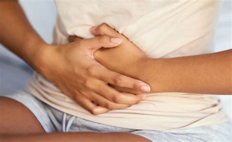 Nyeri atau sakit perut bagian atas biasanya terjadi ketika seseorang langsung berbaring setelah menyantap makanan. 10 Ciri-ciri Maag Paling Umum yang Wajib Diwaspadai