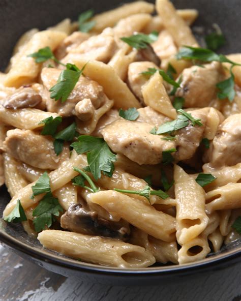 This simple chicken marsala recipe for casual entertaining, served with your favorite pasta, comes together quickly for a delicious meal! This Easy One-Pot Chicken Marsala Pasta Dinner Is Right Up ...