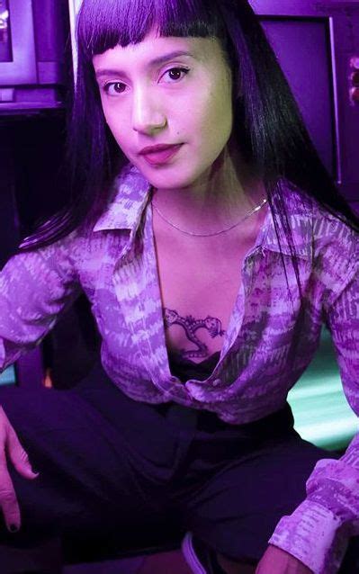 A jovem aspirante a atriz posou em biquíni diante de uma deslumbrante cascata. Eunice Guerrero - Valsian