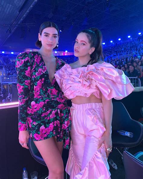 Dua lipa (1995) é uma cantora, compositora e modelo inglesa. Media Tweets by Dua Lipa: Portugal (@DuaLipaPT) | Twitter