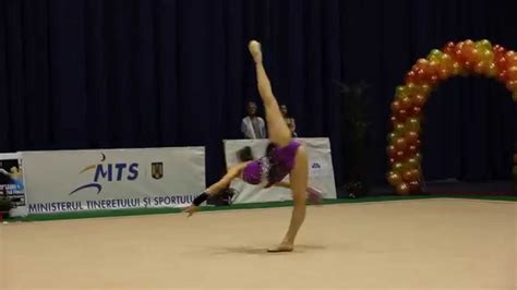 Zambetul la gimnastica ritmica este o necesitate . Alexandra Piscupescu - Ball (2014 Irina Deleanu Cup) - YouTube