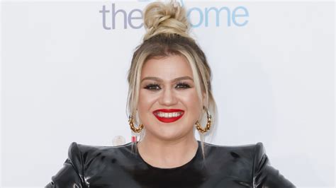 Nbc has announced that kelly clarkson will take the daytime slot vacated by the talkshow anchor ellen degeneres, once her the kelly clarkson show, now in its second season, currently airs on. Der wahre Grund, warum Kelly Clarkson sich scheiden lässt ...