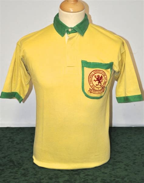 The football association of wales. Wales Away football shirt 1950 - ?. Added on 2011-12-14, 03:21