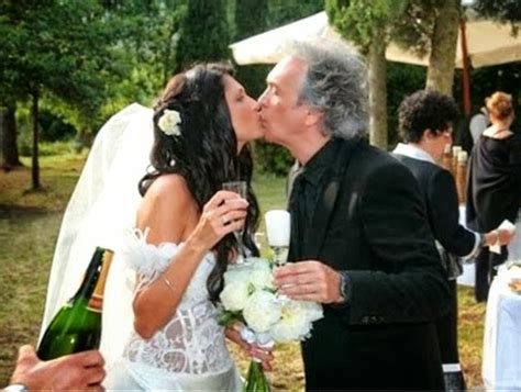 «lo assisto come una badante». AMORE ROMANTICO: Matrimoni celebri: Riccardo Fogli e Karin ...