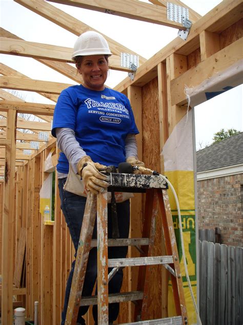 Farmers Insurance volunteer