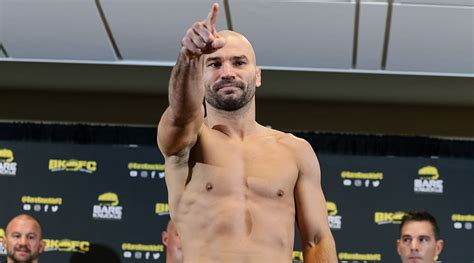 Artem lobov official sherdog mixed martial arts stats, photos, videos, breaking news, and more for the featherweight fighter from ireland. Лобов похвастался своим гонораром за бой с Беринчиком ...