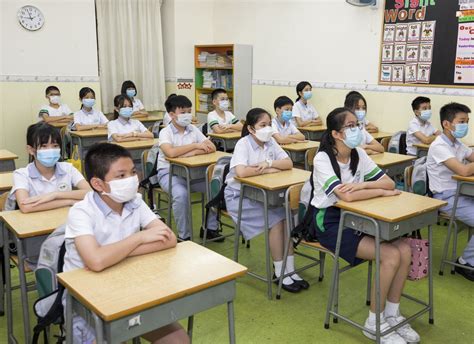 Desks to help you get down to business. 澳門7成半中小幼及特殊教育學校下月1日及2日開學 | 多倫多 | 加拿大中文新聞網 - 加拿大星島日報 Canada Chinese News